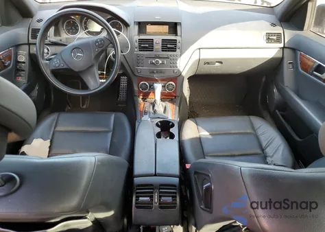 2011 Mercedes-Benz C 300 z USA, uszkodzony, nr VIN WDDGF5EB3BA475858